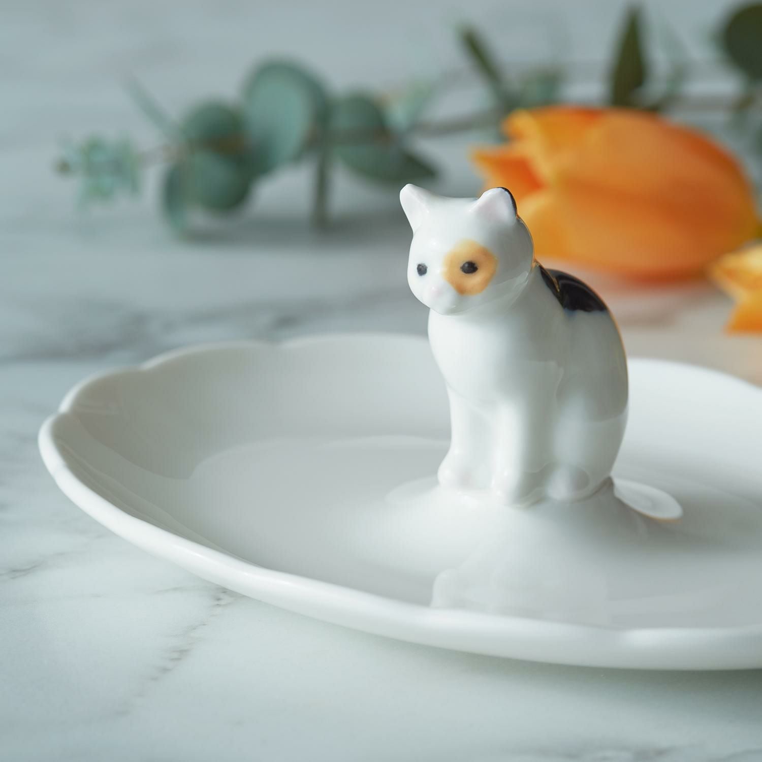 フィギュリン付きトレイ 楕円 “三毛猫” | ノリタケ食器公式オンライン